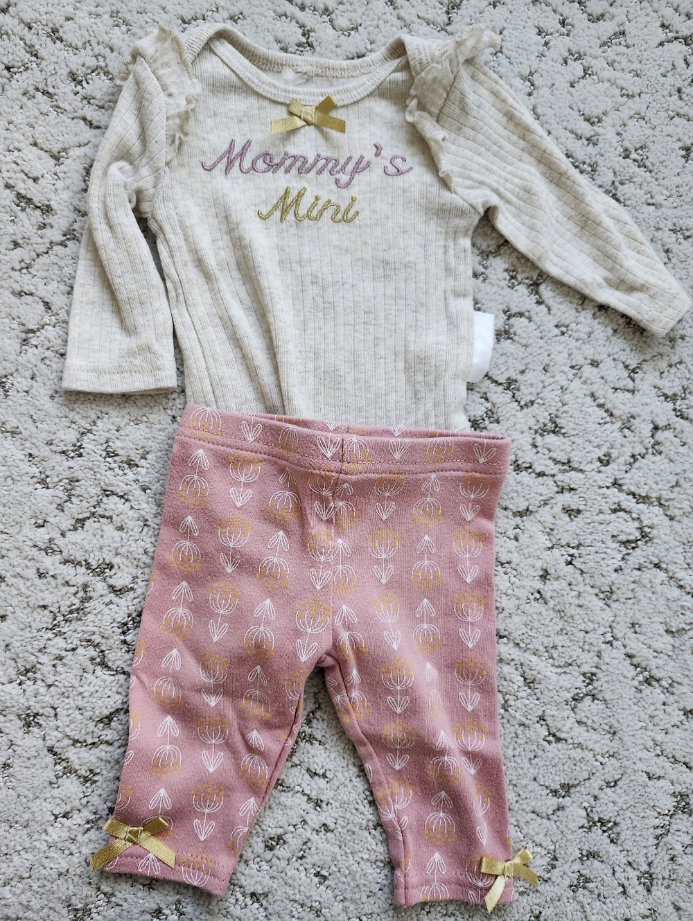 Mommy's Mini Cream Onesie & Pink Floral Leggings Set